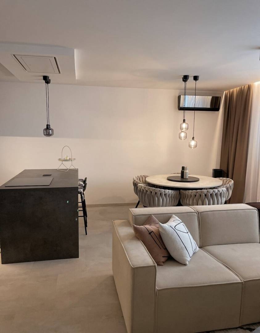 Moderné bývanie pod Zoborom v 3 izbovom byte s terasou a s garážou