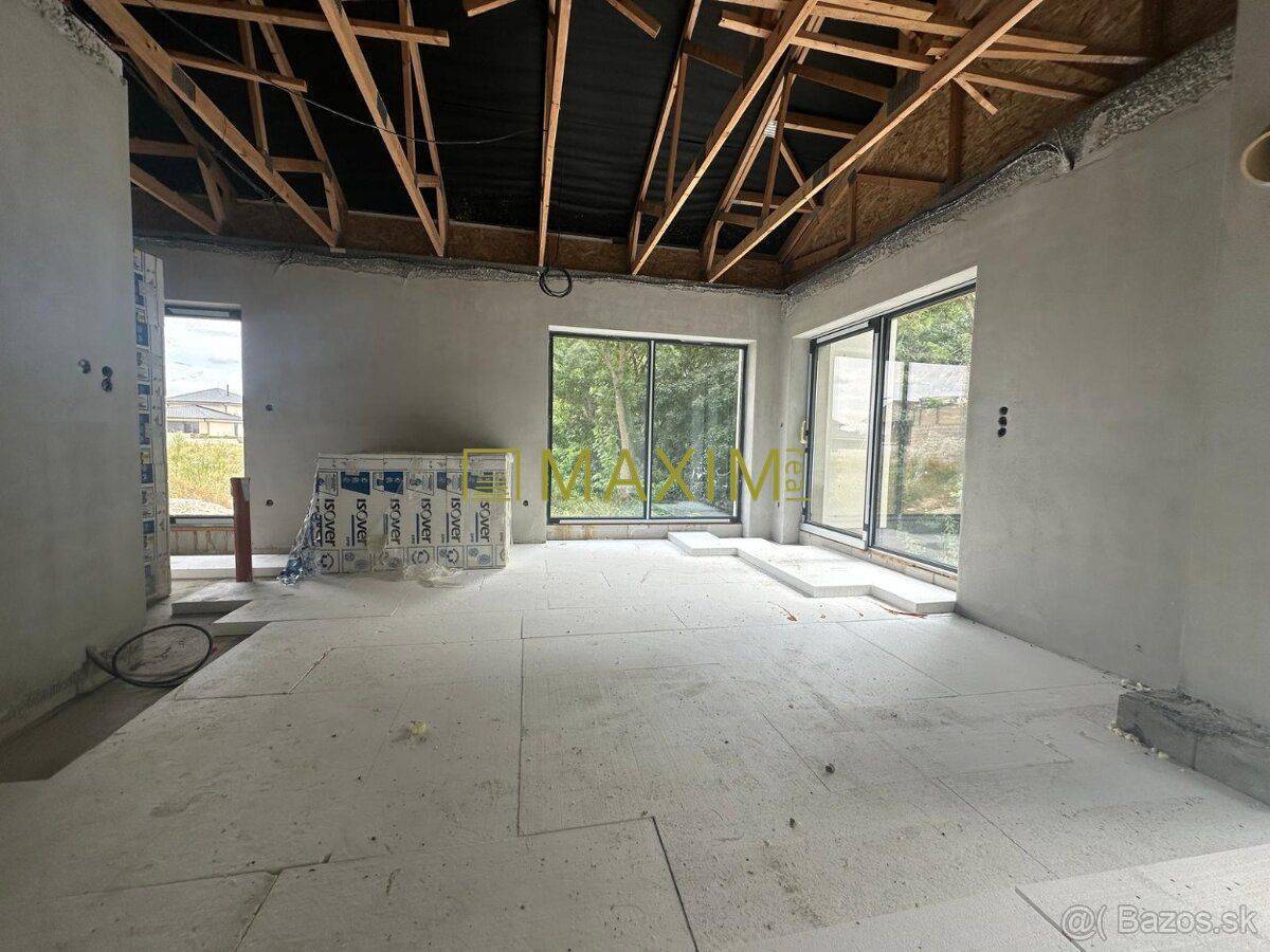 Novostavba v Štitároch pod lesom