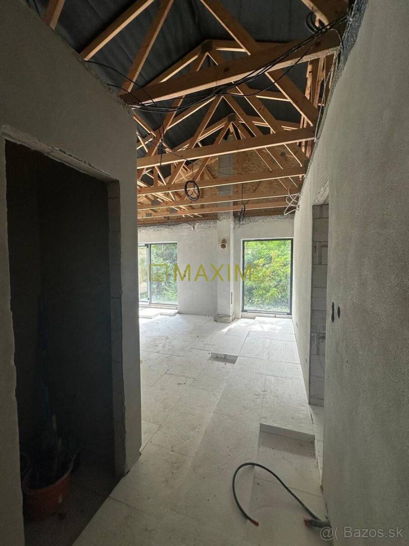 Novostavba v Štitároch pod lesom