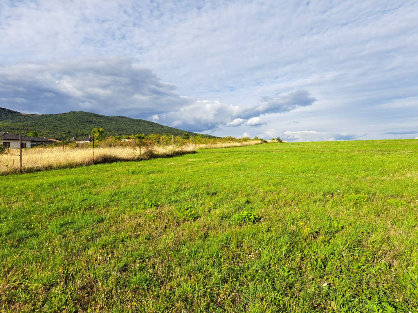 Stavebný pozemok 673 m2 v Štitároch s výhľadom na Zobor i Žibricu