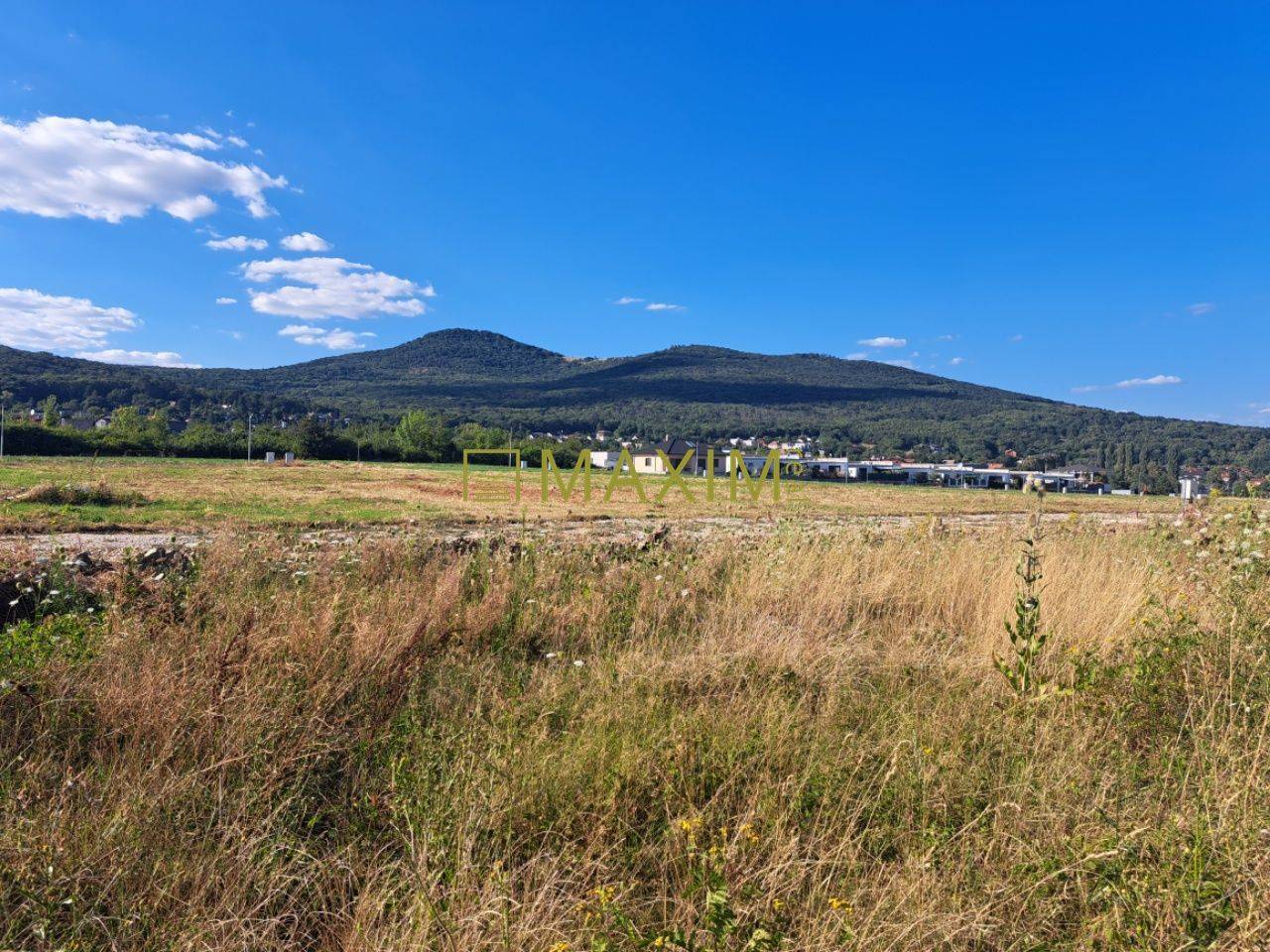 Stavebný pozemok 663 m2 v obci Štitáre s pekným výhľadom na Žibricu