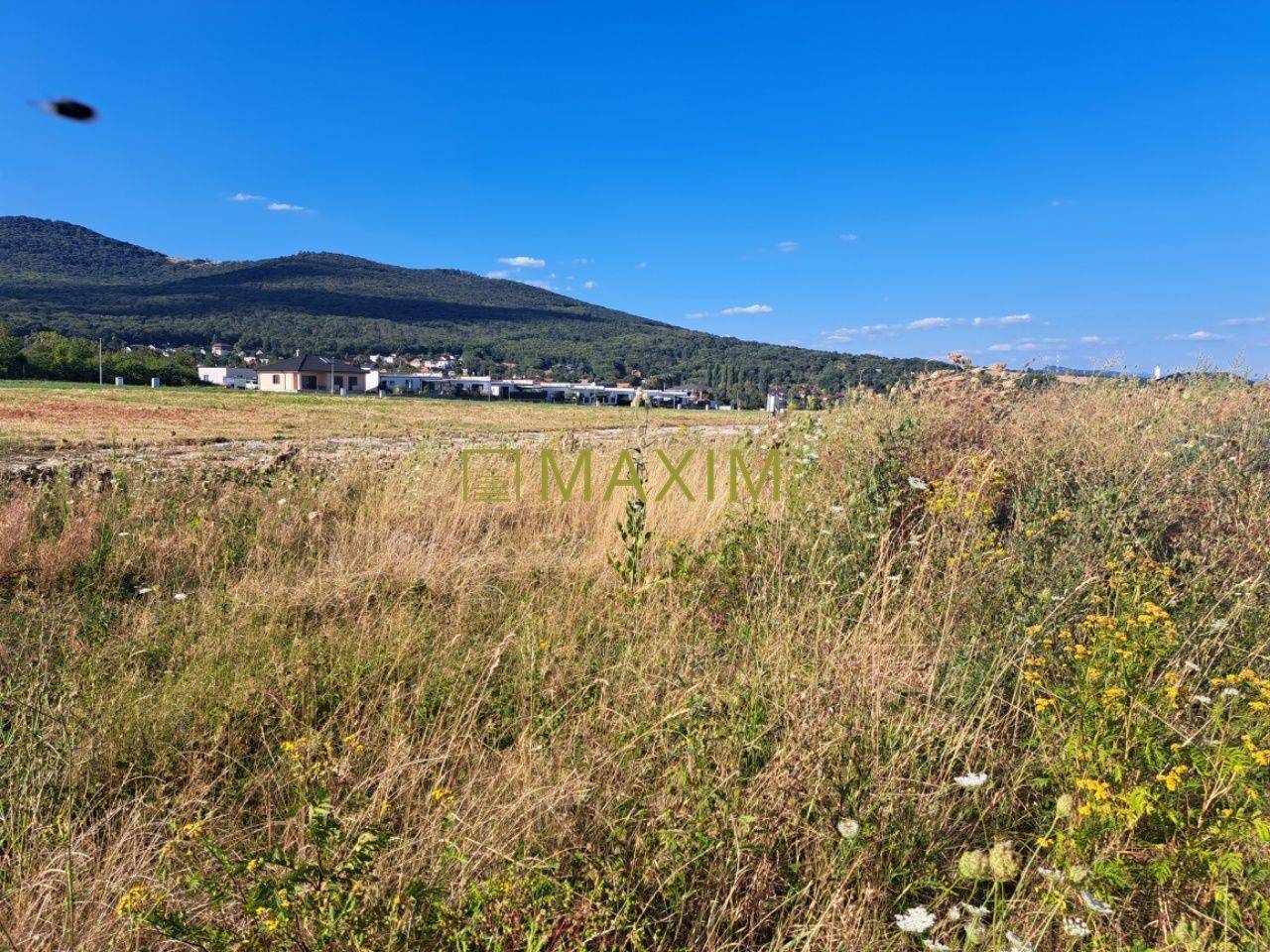 Stavebný pozemok 663 m2 v obci Štitáre s pekným výhľadom na Žibricu