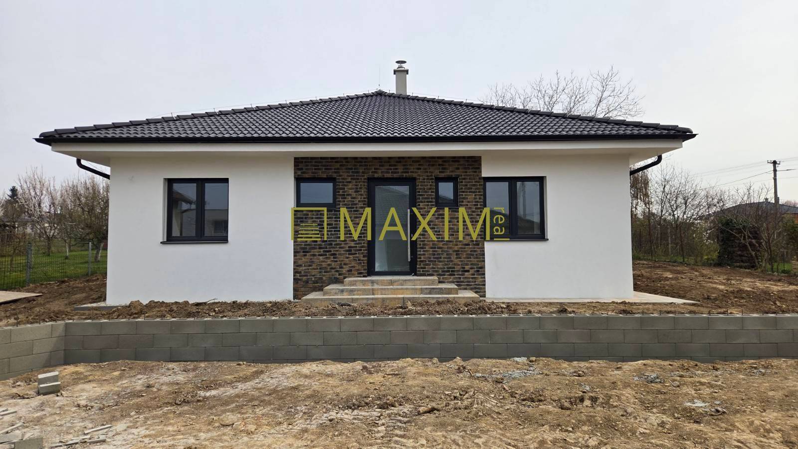 Bungalov v centre obce Cabaj Čápor v štandarde, Wágnerova ulica, Dom č