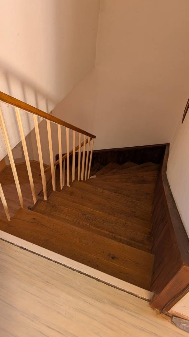 Radový domček na Zobore s výhľadom na mesto, Ružová ulica, garáž