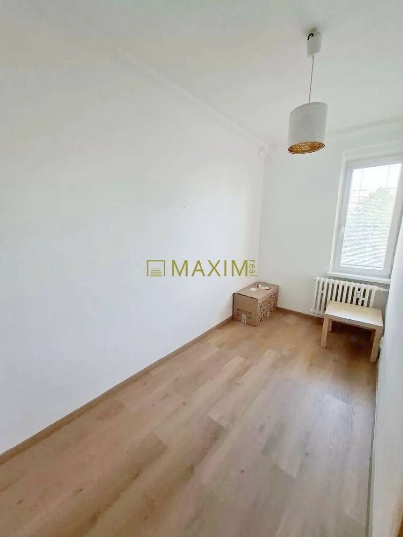 4- izbový byt s 2 loggiami na ulici Čsl. parašutistov na prenájom