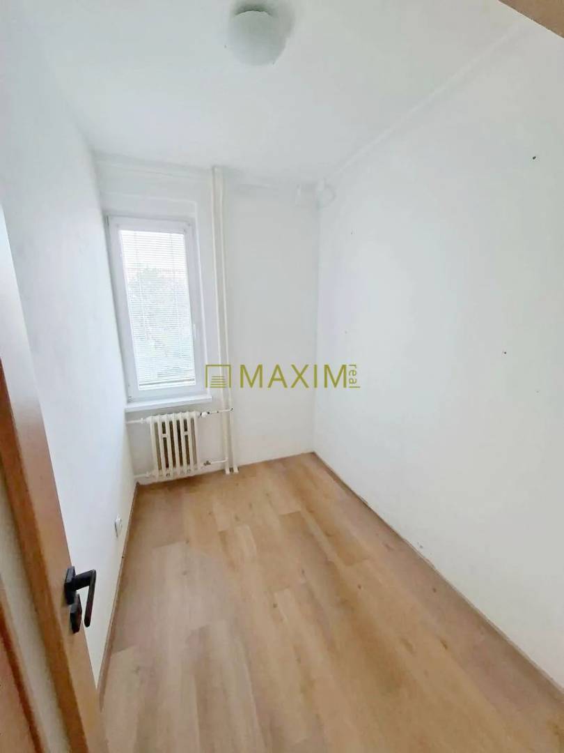 4- izbový byt s 2 loggiami na ulici Čsl. parašutistov na prenájom