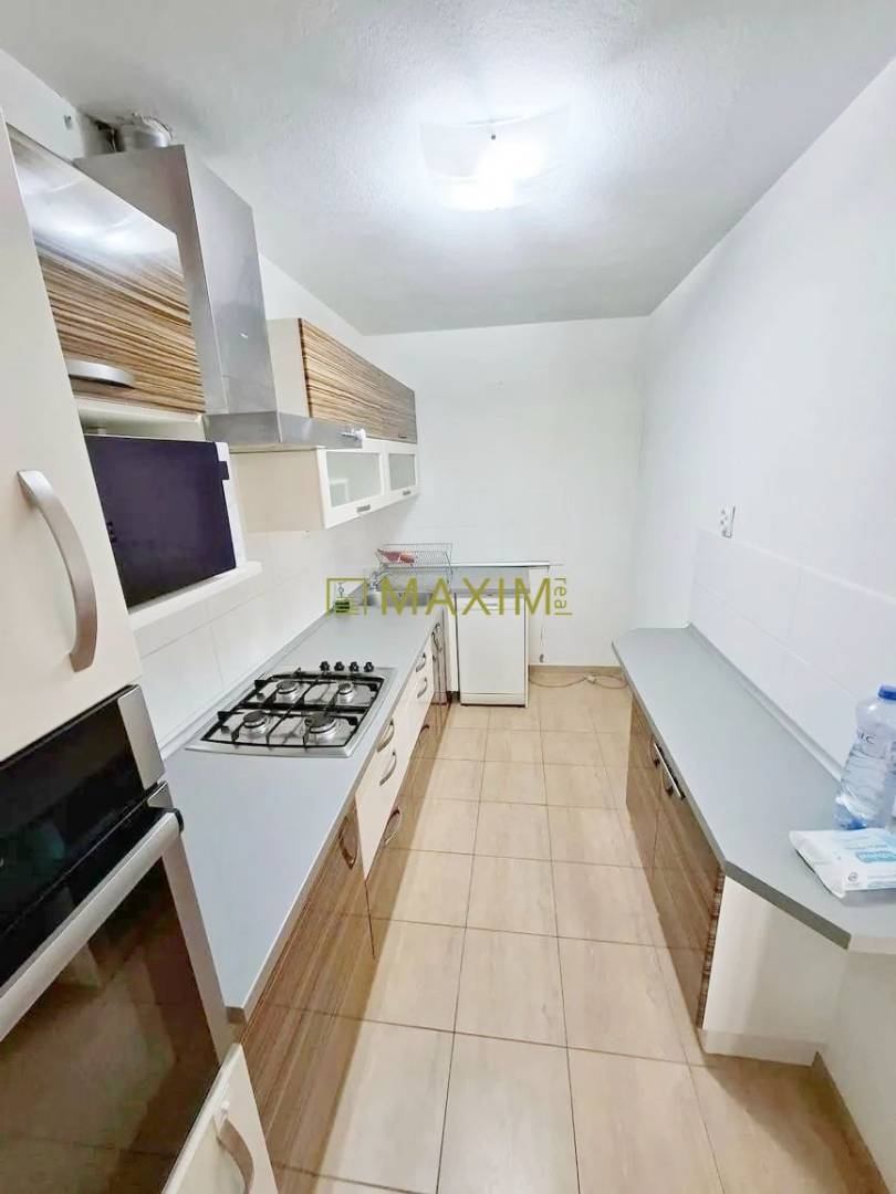 4- izbový byt s 2 loggiami na ulici Čsl. parašutistov na prenájom