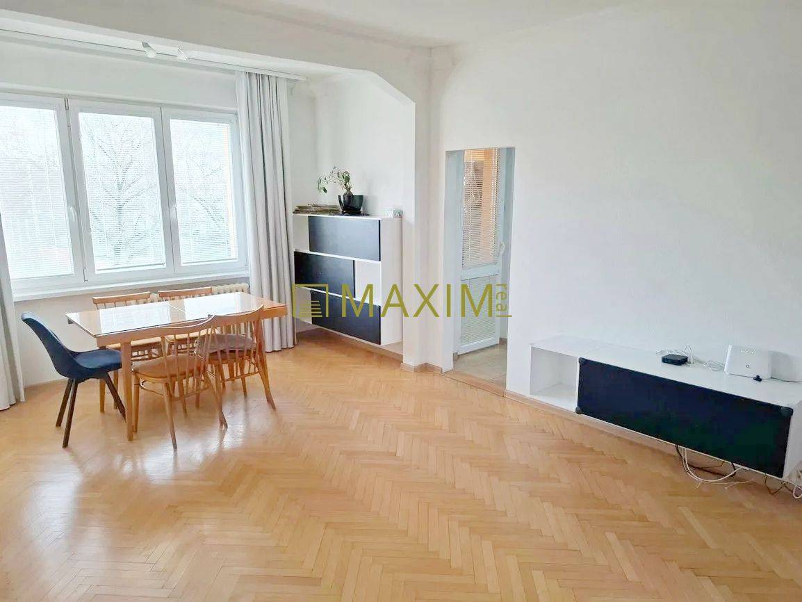 4- izbový byt s 2 loggiami na ulici Čsl. parašutistov na prenájom