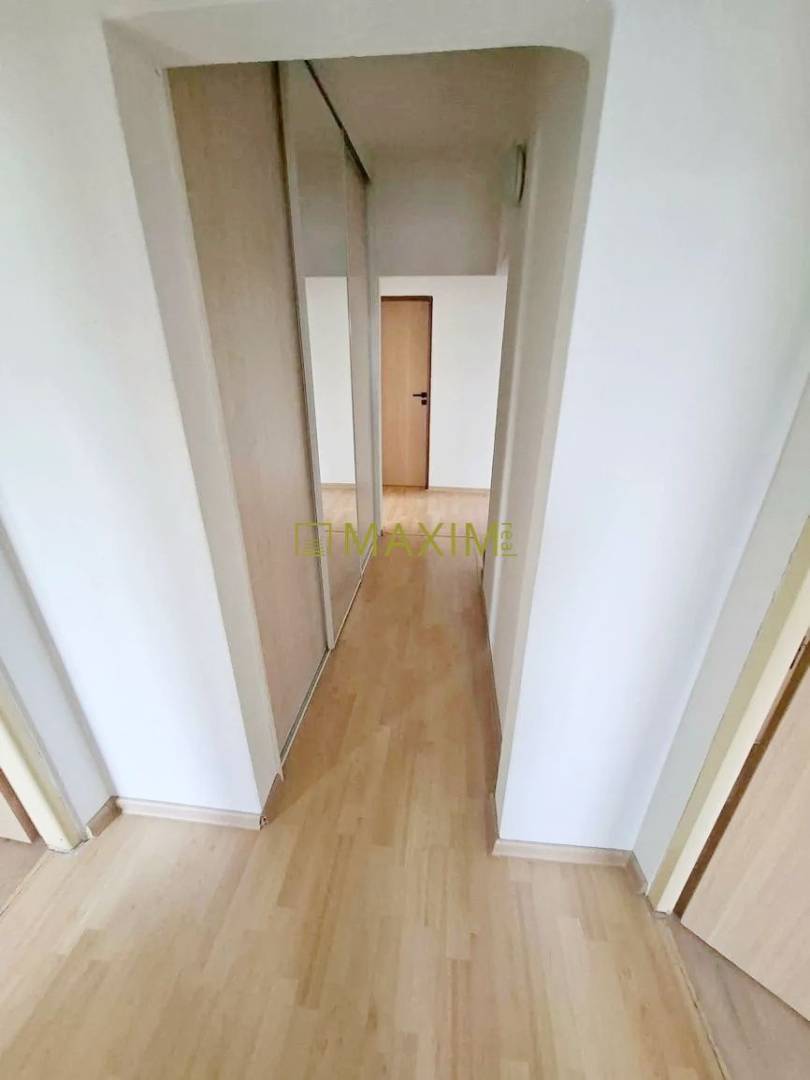 4- izbový byt s 2 loggiami na ulici Čsl. parašutistov na prenájom