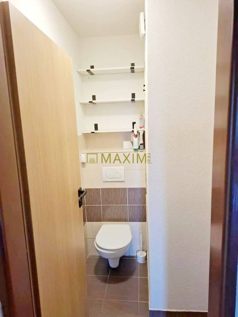 4- izbový byt s 2 loggiami na ulici Čsl. parašutistov na prenájom