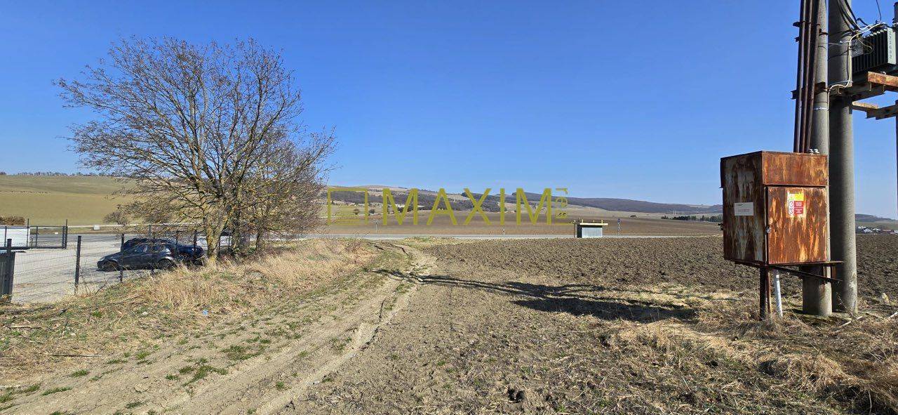 Investičný pozemok nachádzajúci sa priamo pri hlavnej ceste I/51