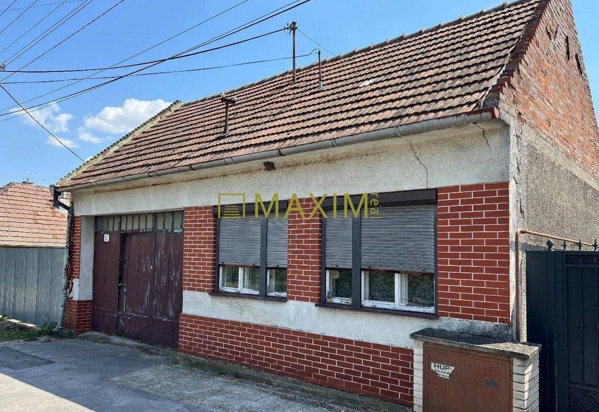 Dom a krásny veľký rovinatý pozemok v obci Dolné Orešany