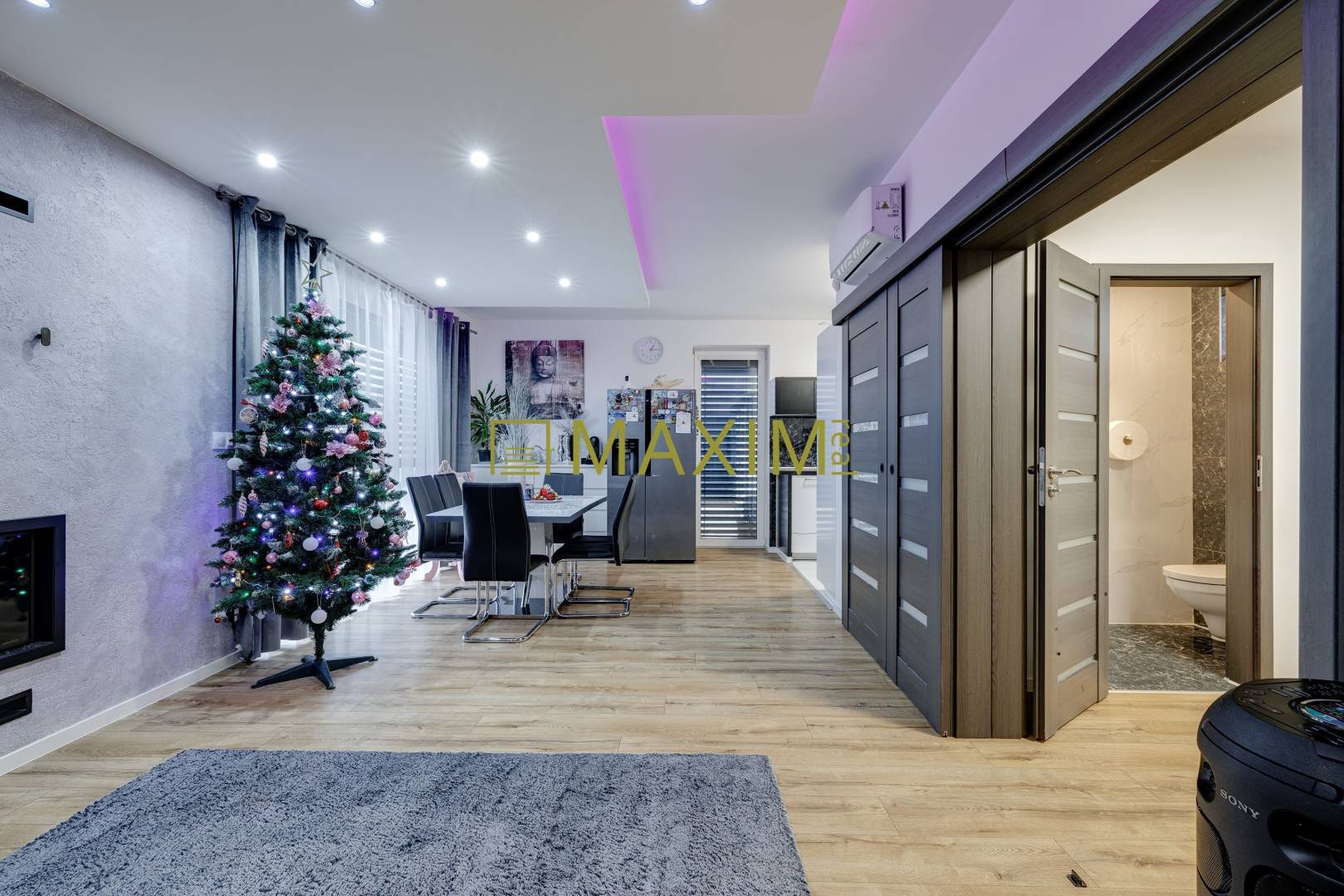 REZERVOVANE! Moderný 4-izbový dom s krbom,terasou a smart technologiou