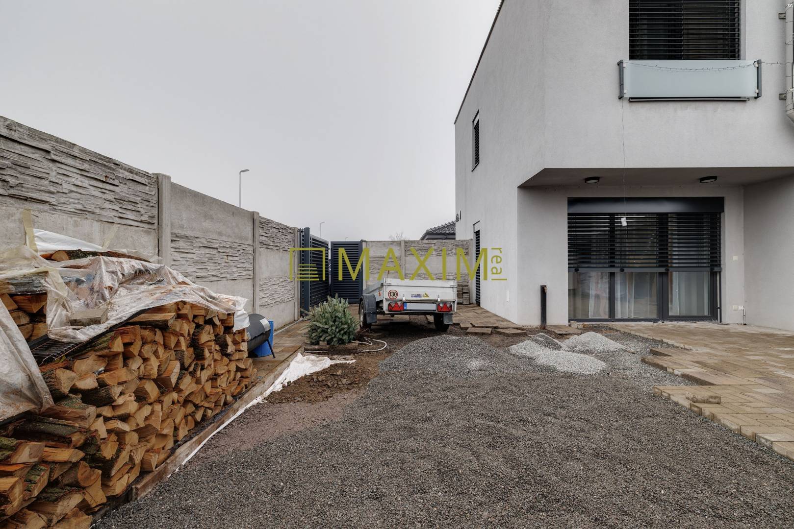 REZERVOVANE! Moderný 4-izbový dom s krbom,terasou a smart technologiou