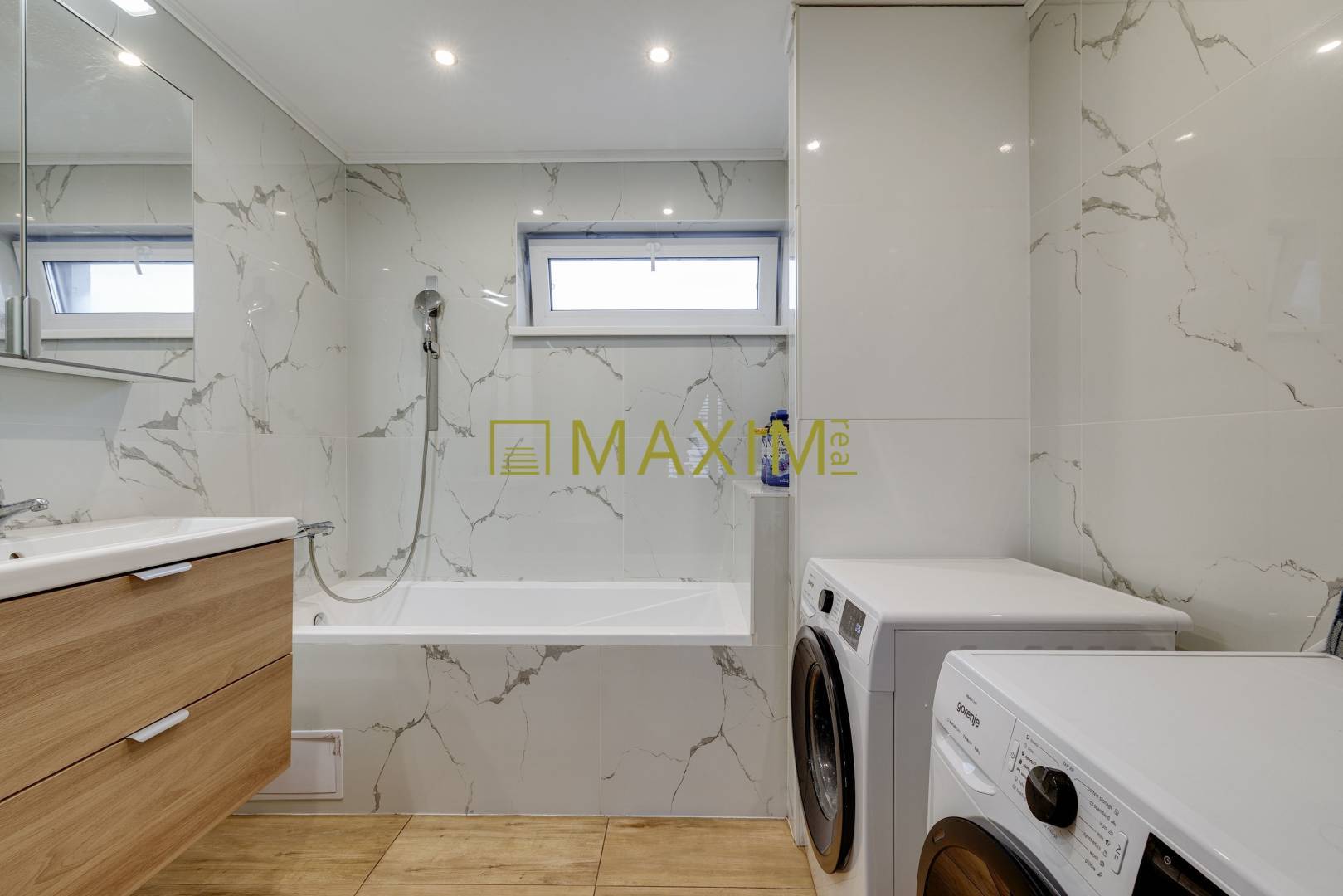 REZERVOVANE! Moderný 4-izbový dom s krbom,terasou a smart technologiou