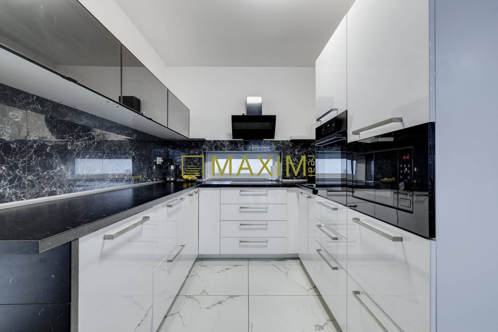 REZERVOVANE! Moderný 4-izbový dom s krbom,terasou a smart technologiou