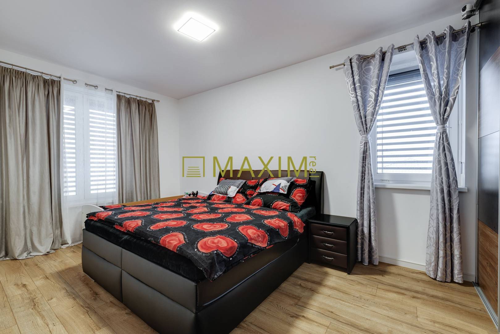 REZERVOVANE! Moderný 4-izbový dom s krbom,terasou a smart technologiou