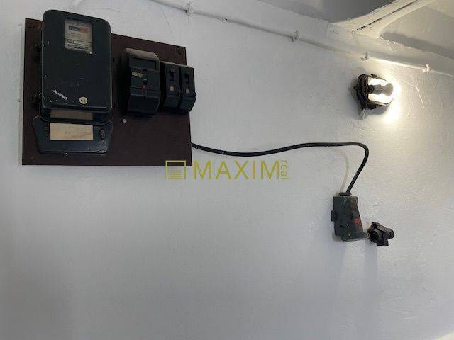 Garáž s nabíjaním pre elektromobil a montážnou jamou na Astronomickej