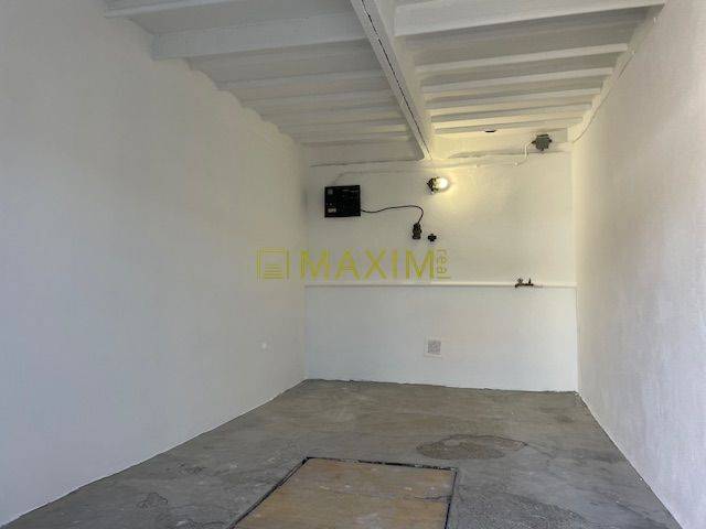 Garáž s nabíjaním pre elektromobil a montážnou jamou na Astronomickej