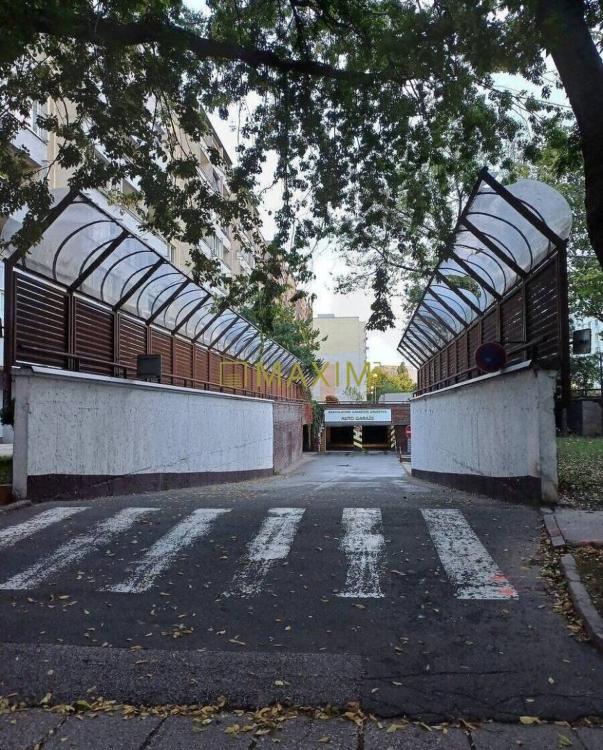 Ponúkame na predaj parkovacie stojisko v garážovom objekte na ul. Stod