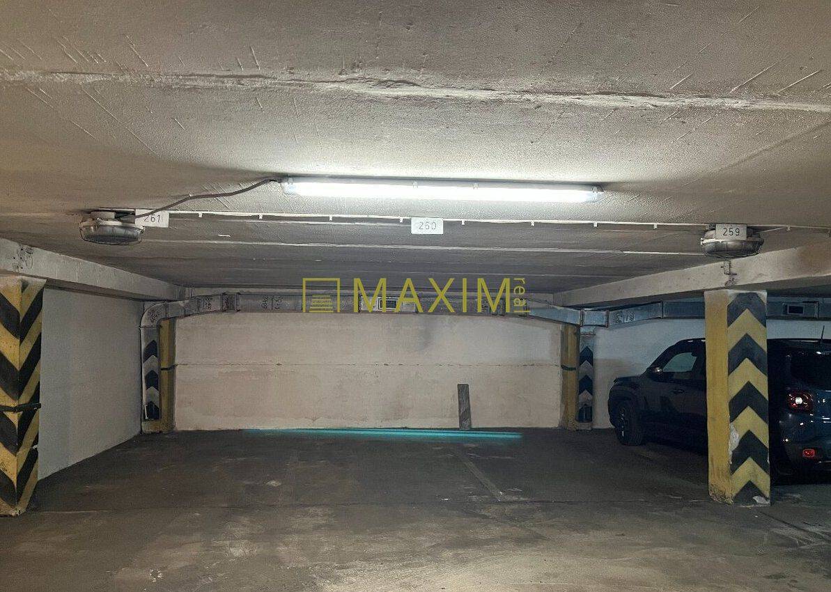 Ponúkame na predaj parkovacie stojisko v garážovom objekte na ul. Stod