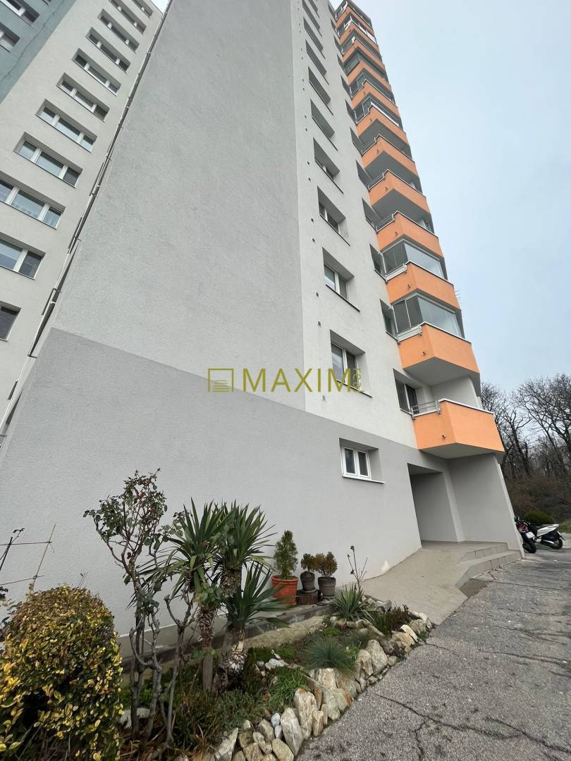 REZERVOVANE! 3-izbový byt s lodžiou, pivnicou a úložným priestorom