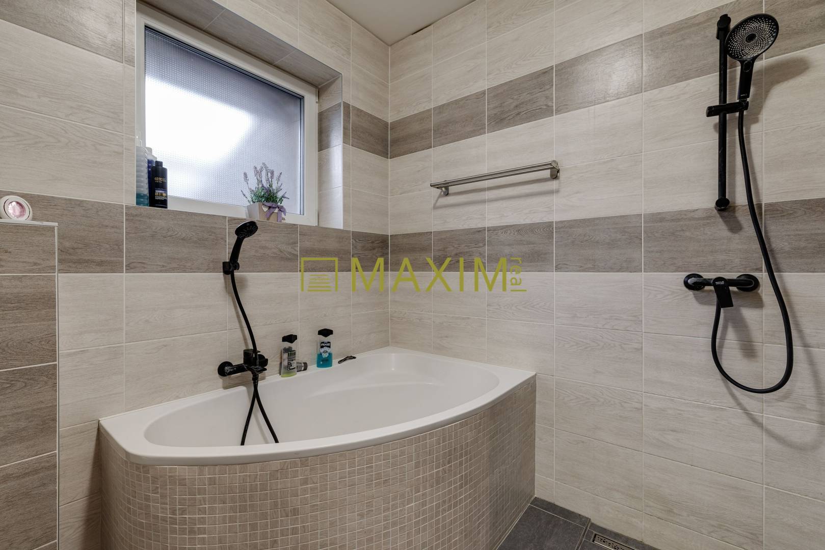 REZERVOVANE!Novostavba 4-izbového RD s terasou, 391 m² pozemok