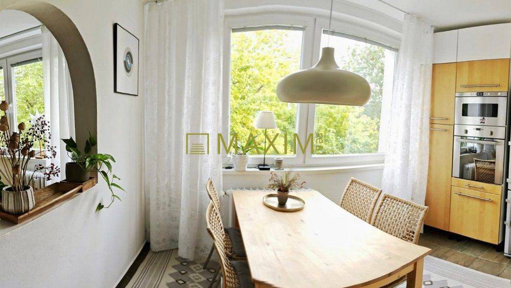 Ponúkame na predaj 3-izbový byt na ulici Vilová v Petržalke