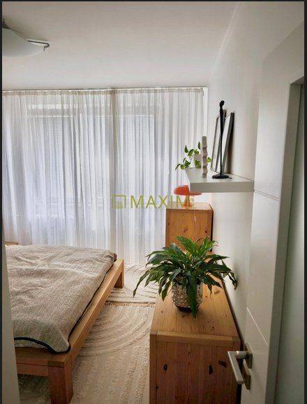 Ponúkame na predaj 3-izbový byt na ulici Vilová v Petržalke