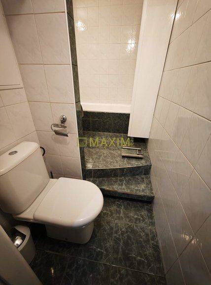 Ponúkame na predaj 3-izbový byt na ulici Vilová v Petržalke