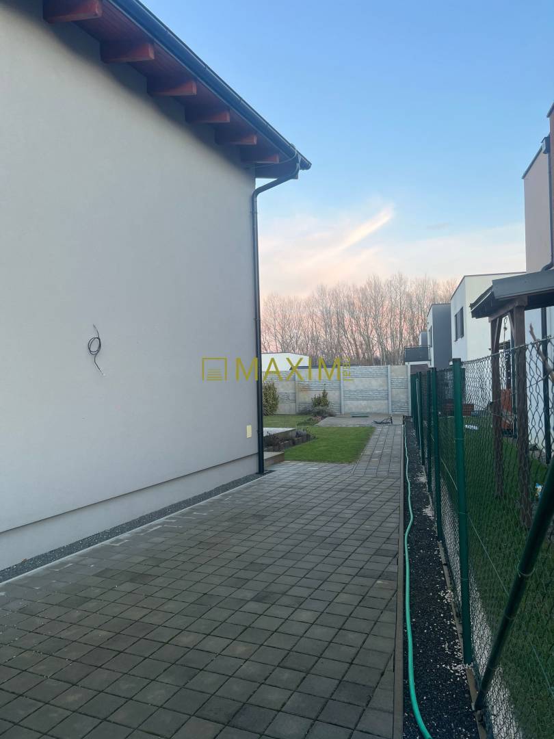 Na predaj 4 izbová novostavba – Alej Martina Benku – Kostolište.