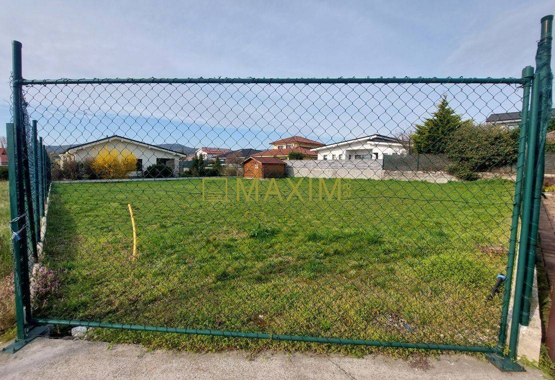 Ponúkame na dlhodobý prenájom pozemok na ulici Vavrinecká v Limbachu.