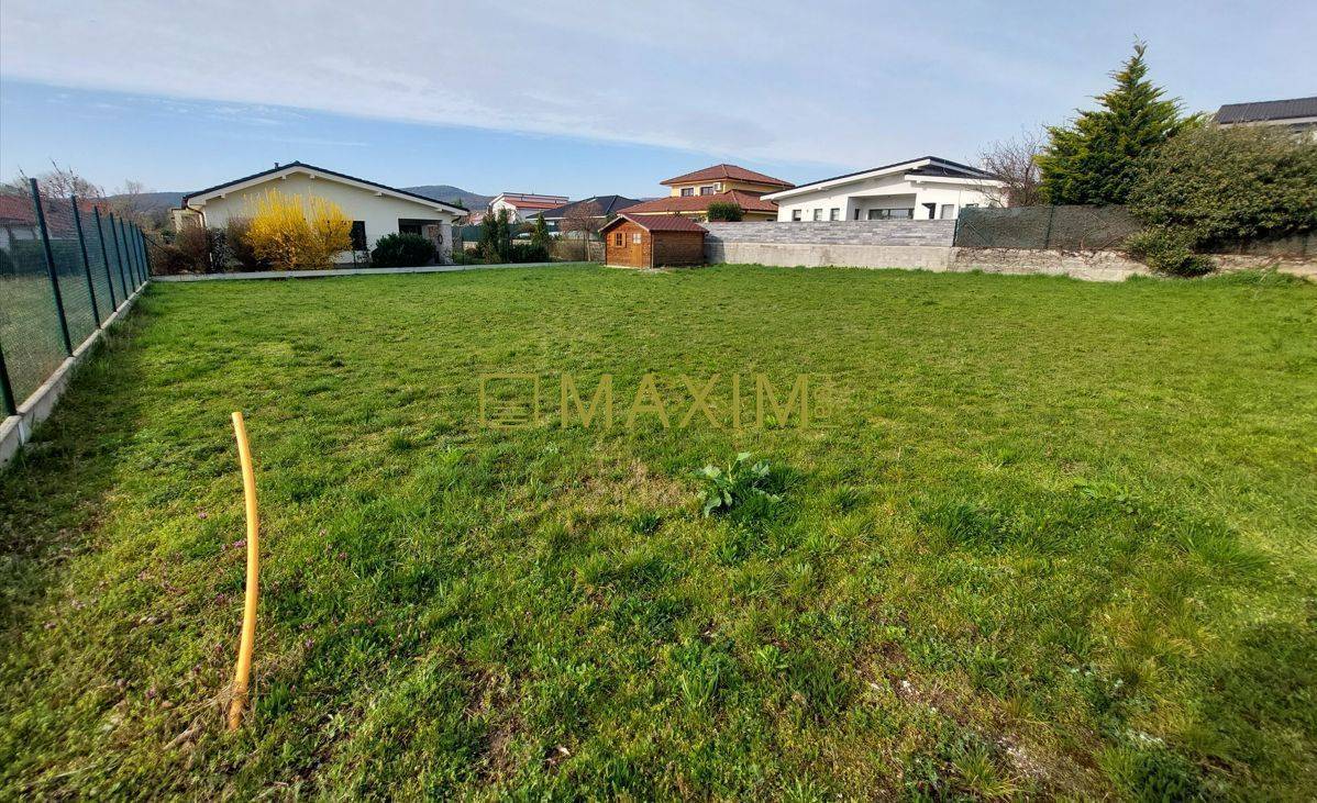 Ponúkame na dlhodobý prenájom pozemok na ulici Vavrinecká v Limbachu.