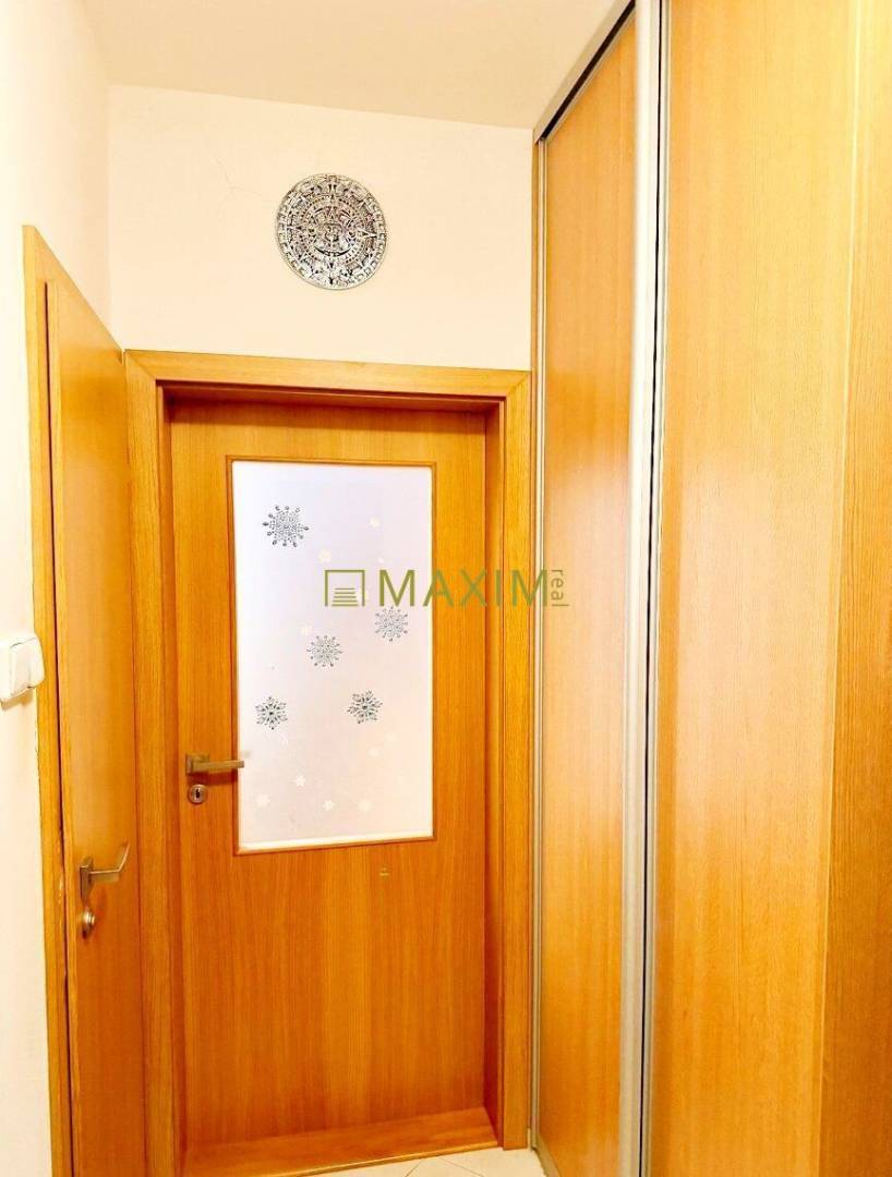 Ponúkame na predaj 3- izbový byt v Ružinove