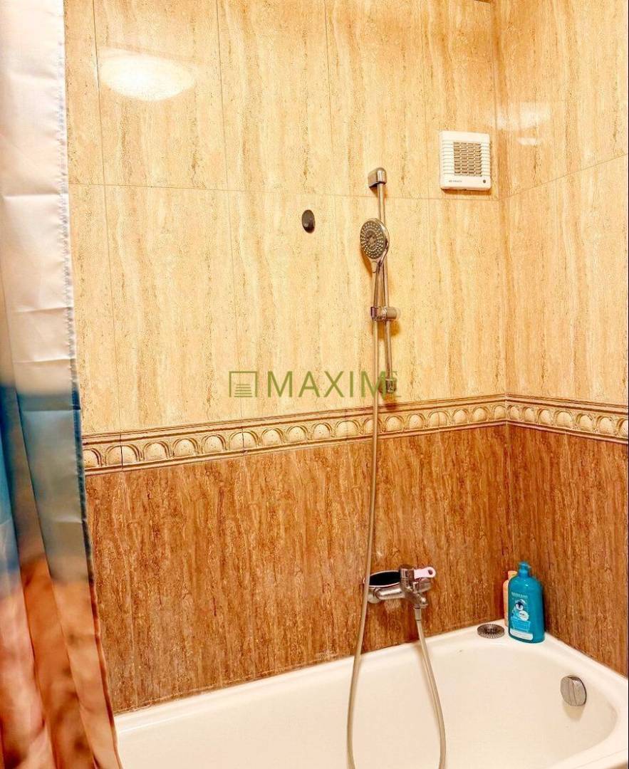 Ponúkame na predaj 3- izbový byt v Ružinove