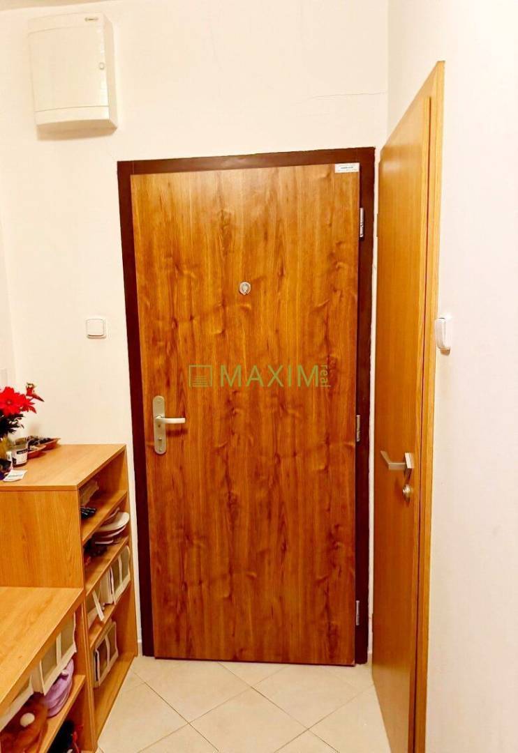 Ponúkame na predaj 3- izbový byt v Ružinove