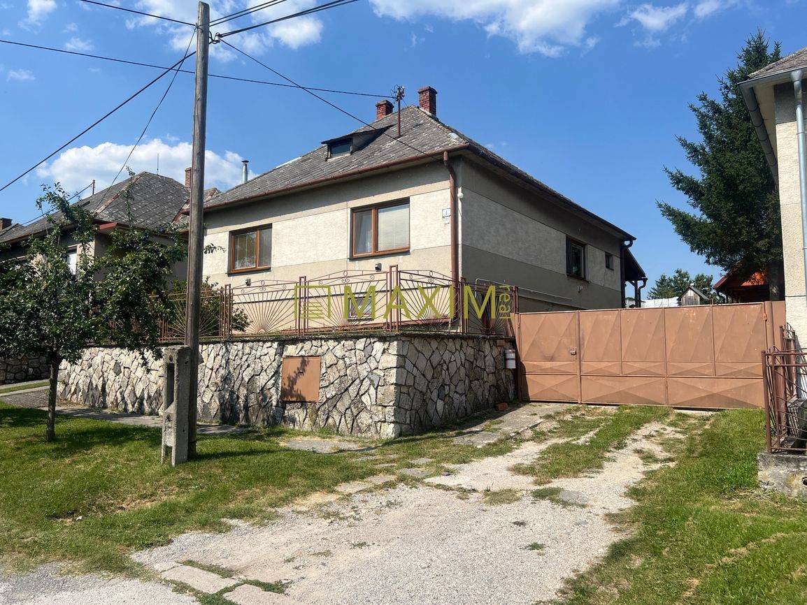 Pekný 3 izbový rodinný dom s veľkým pozemkom v Prievaloch