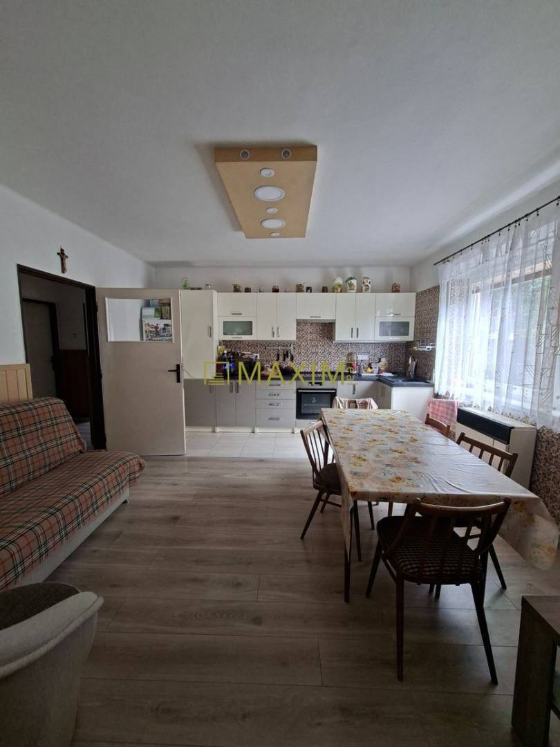 Pekný 3 izbový rodinný dom s veľkým pozemkom v Prievaloch