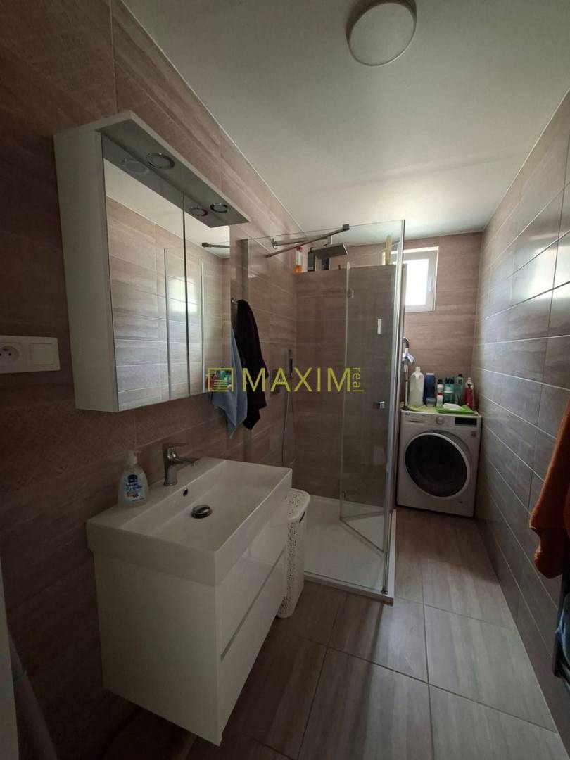 Pekný 3 izbový rodinný dom s veľkým pozemkom v Prievaloch