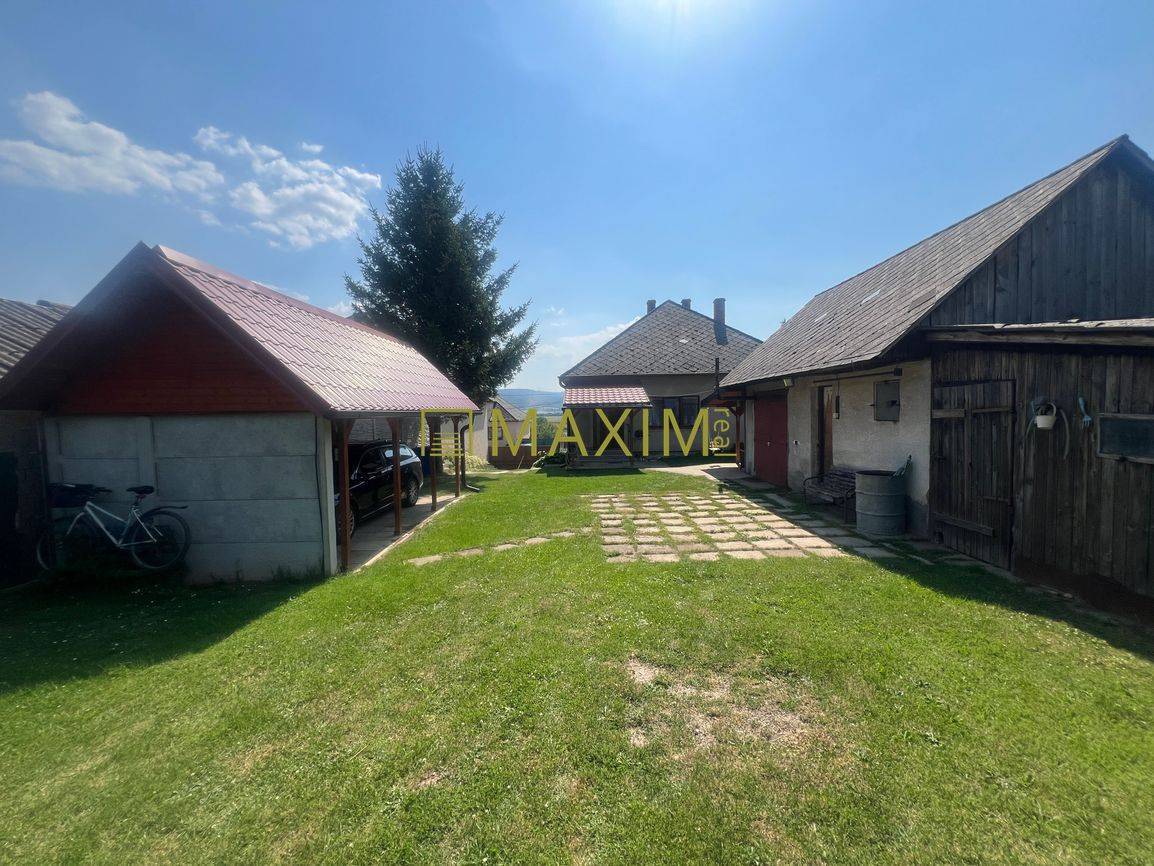 Pekný 3 izbový rodinný dom s veľkým pozemkom v Prievaloch