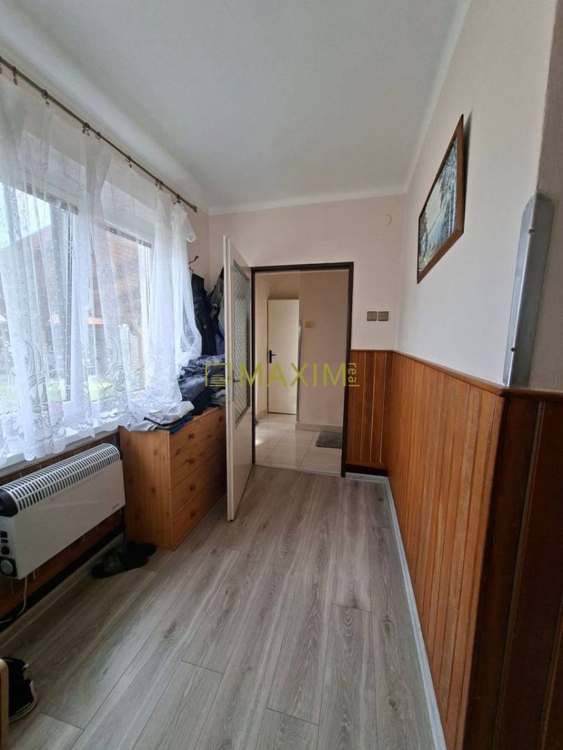 Pekný 3 izbový rodinný dom s veľkým pozemkom v Prievaloch