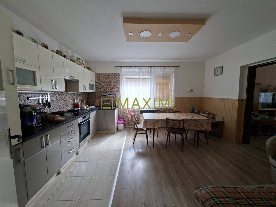 Pekný 3 izbový rodinný dom s veľkým pozemkom v Prievaloch