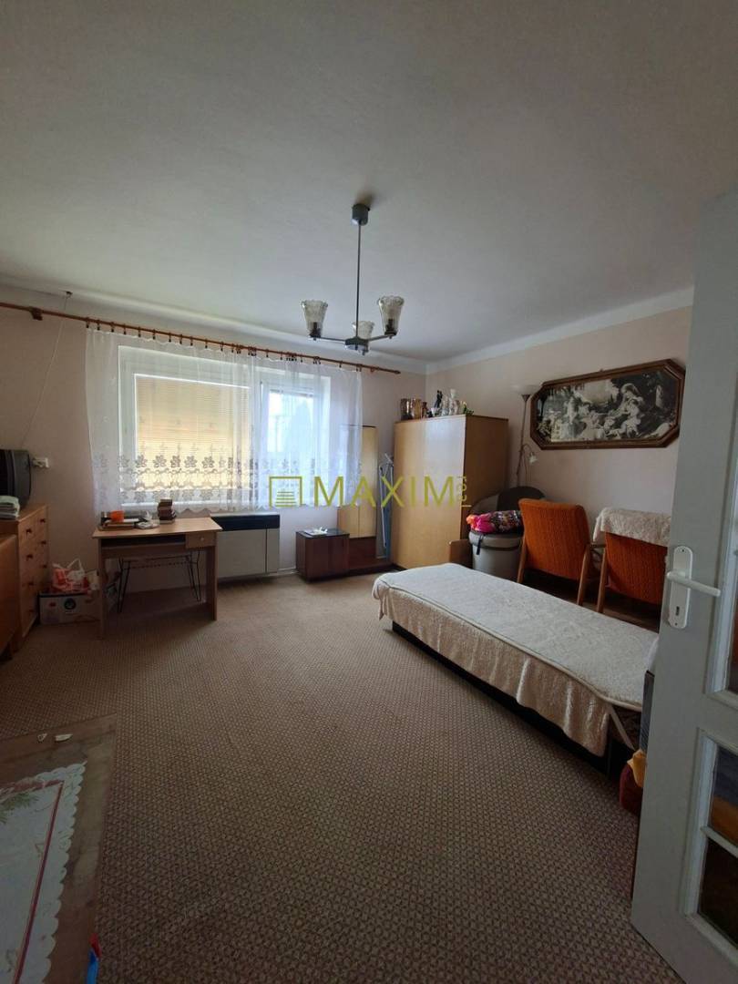 Pekný 3 izbový rodinný dom s veľkým pozemkom v Prievaloch