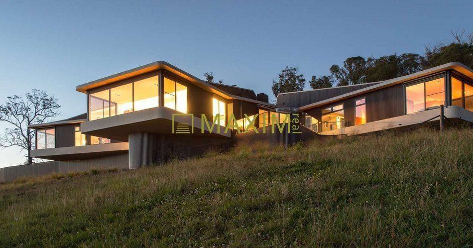 Slnečný takmer hektárový pozemok (9410m²) v k.ú. Kuchyňa s nádherným p