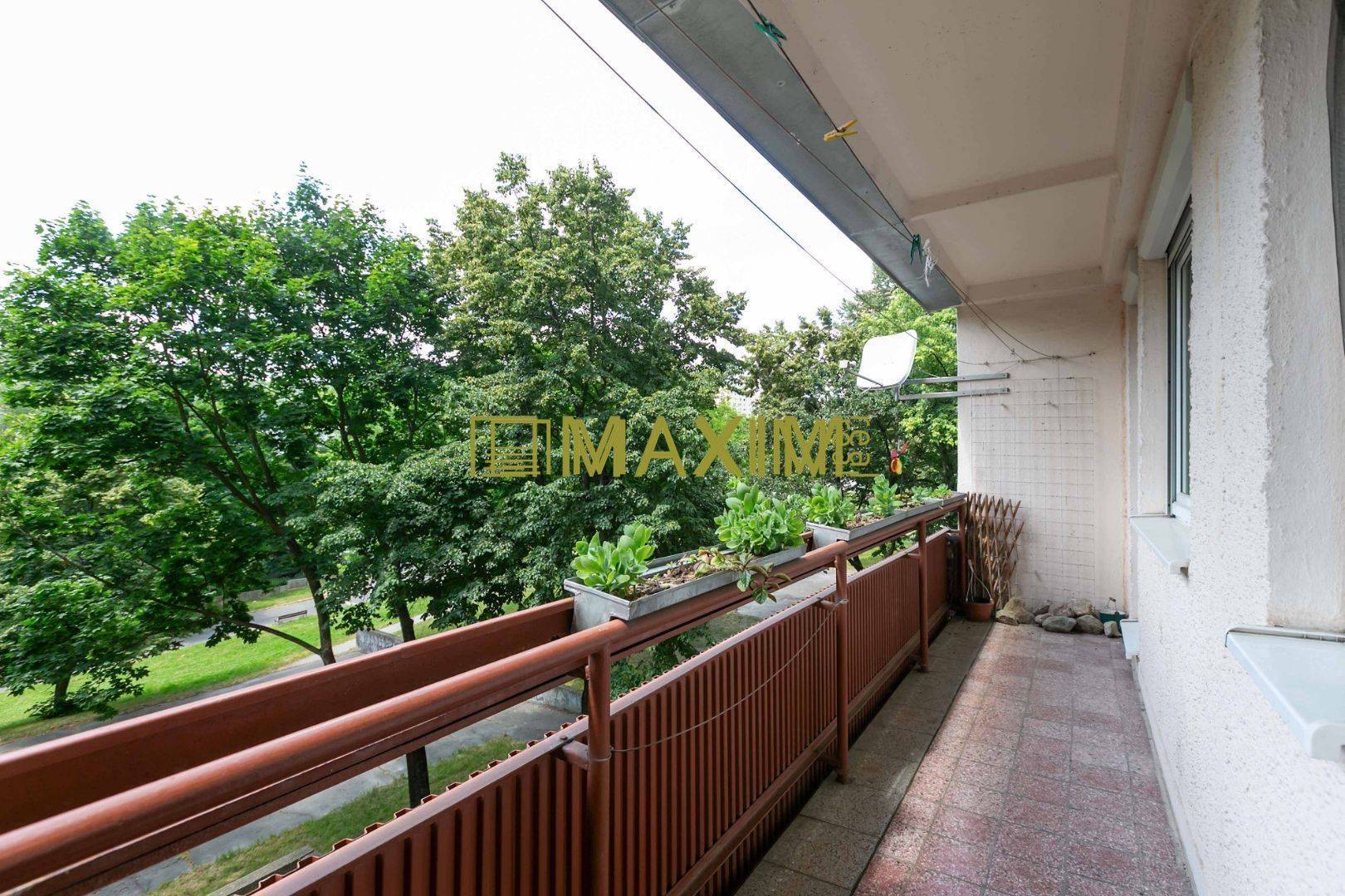 Výborná lokalita, nízke náklady 3,5 izbový byt s 2 loggiami, krásnym v