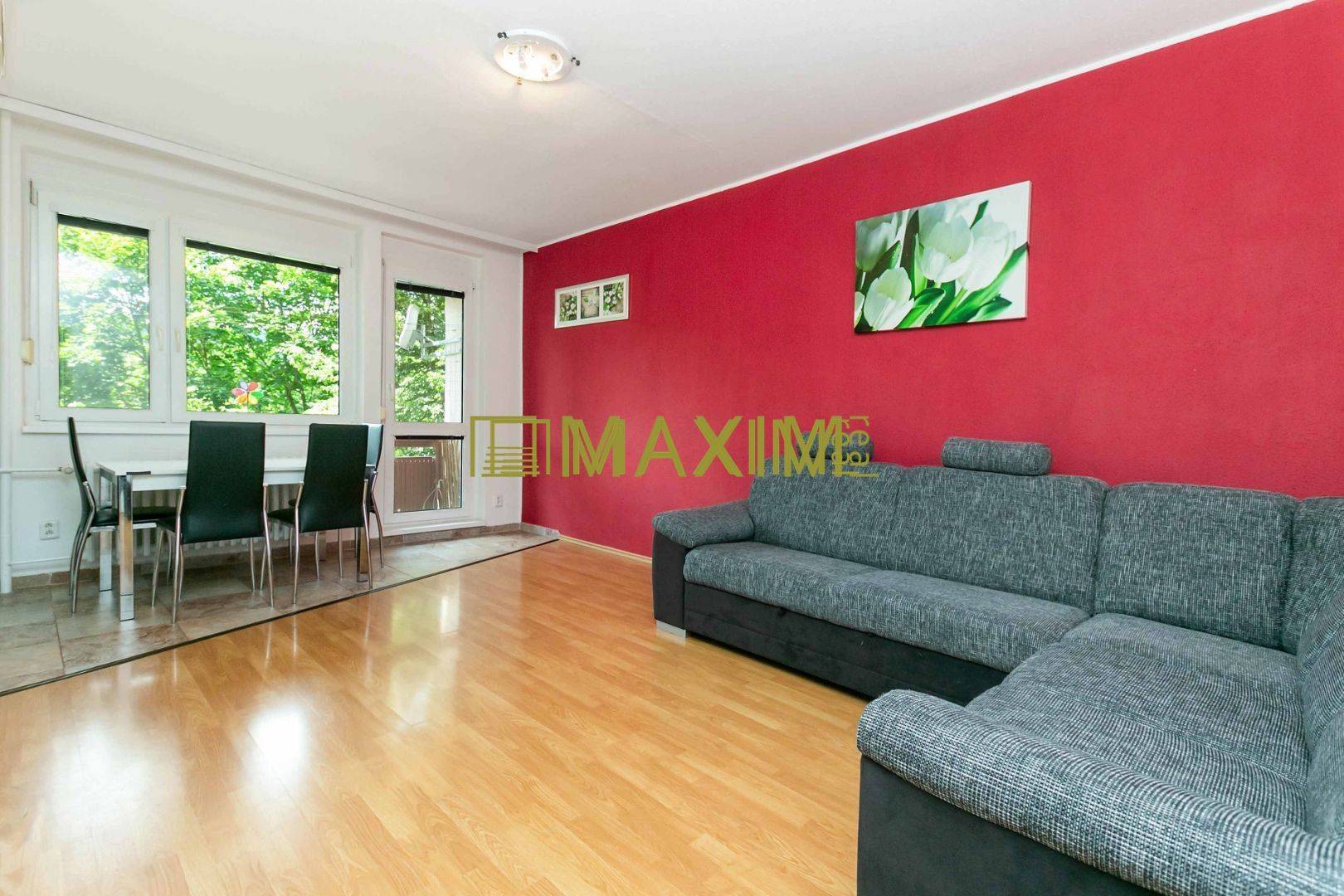 Výborná lokalita, nízke náklady 3,5 izbový byt s 2 loggiami, krásnym v