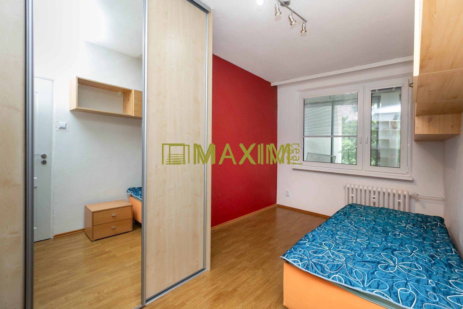 Výborná lokalita, nízke náklady 3,5 izbový byt s 2 loggiami, krásnym v