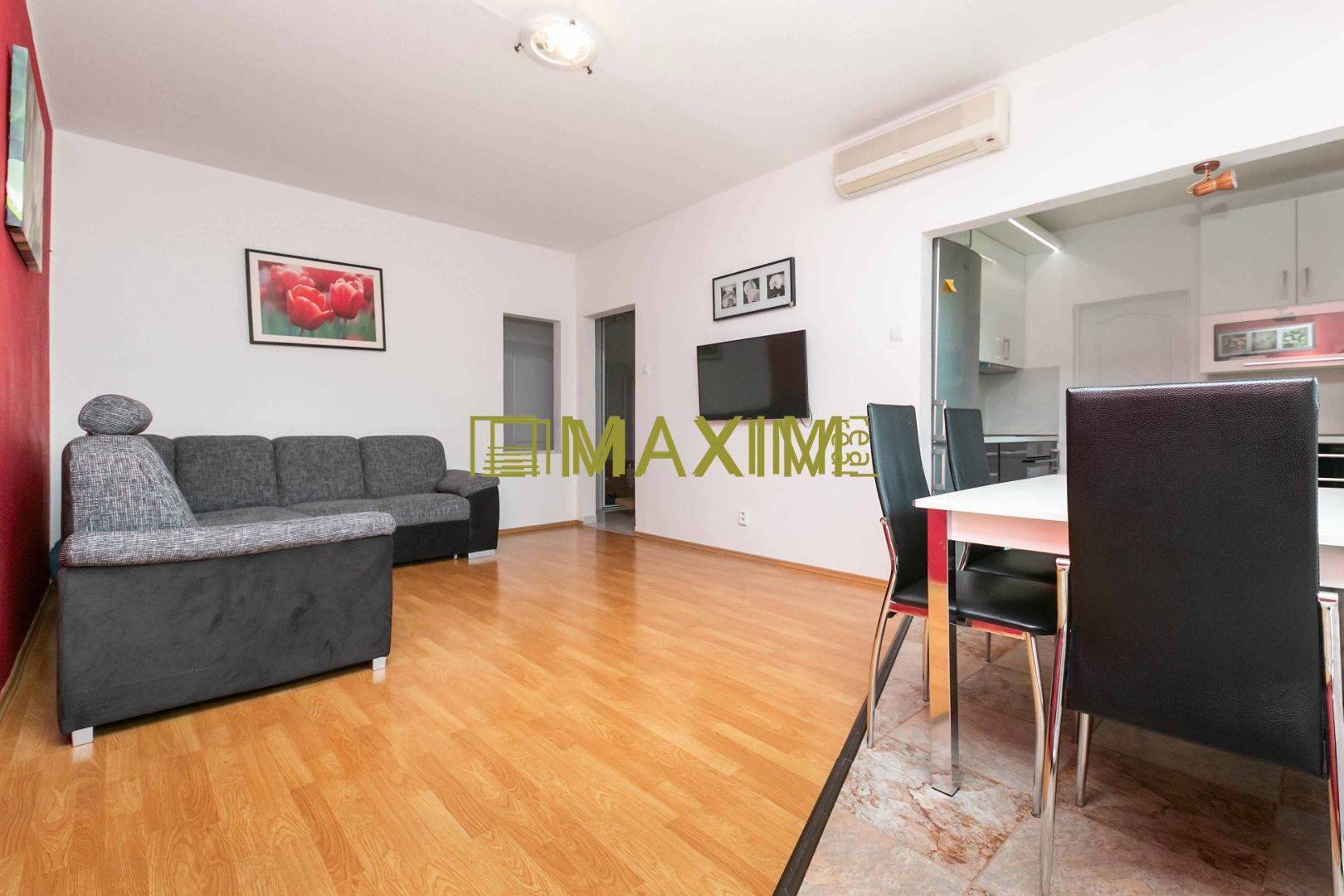 Výborná lokalita, nízke náklady 3,5 izbový byt s 2 loggiami, krásnym v