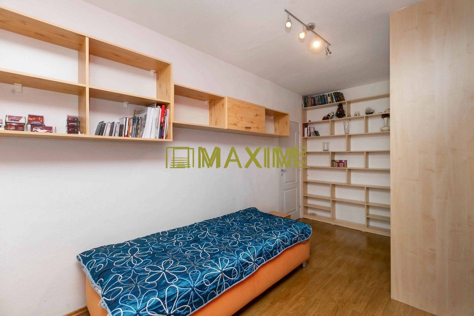 Výborná lokalita, nízke náklady 3,5 izbový byt s 2 loggiami, krásnym v