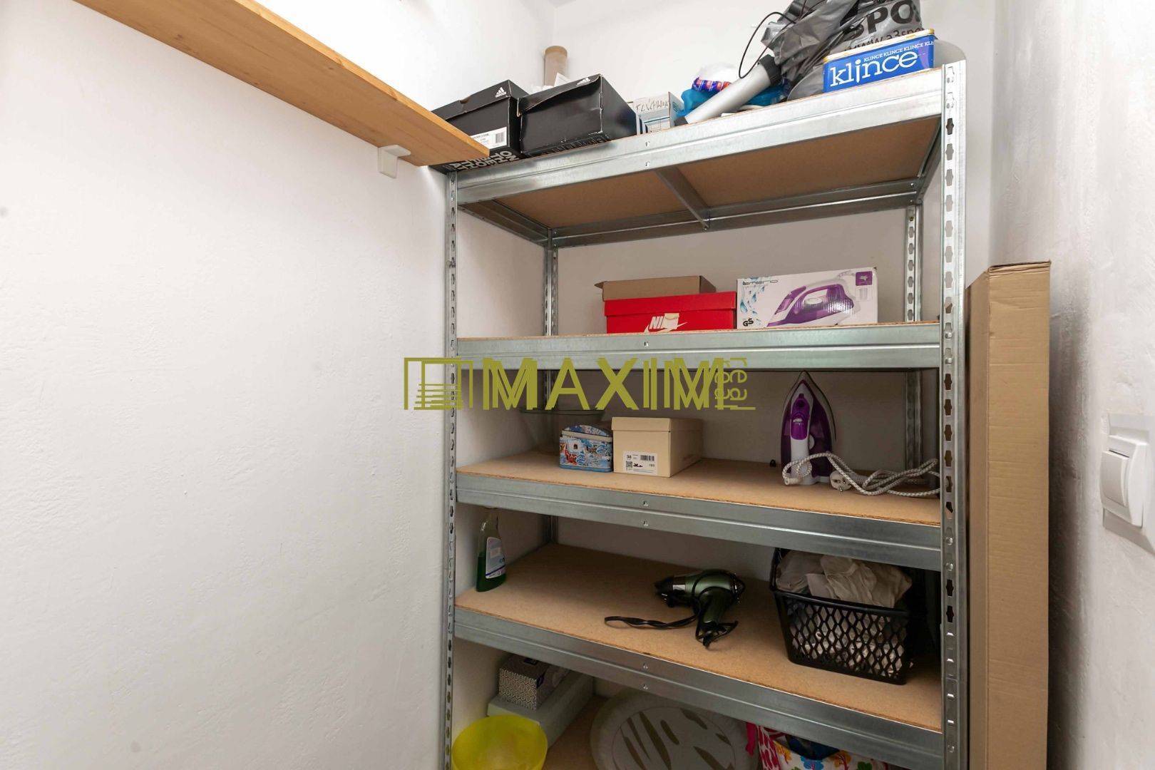 Výborná lokalita, nízke náklady 3,5 izbový byt s 2 loggiami, krásnym v